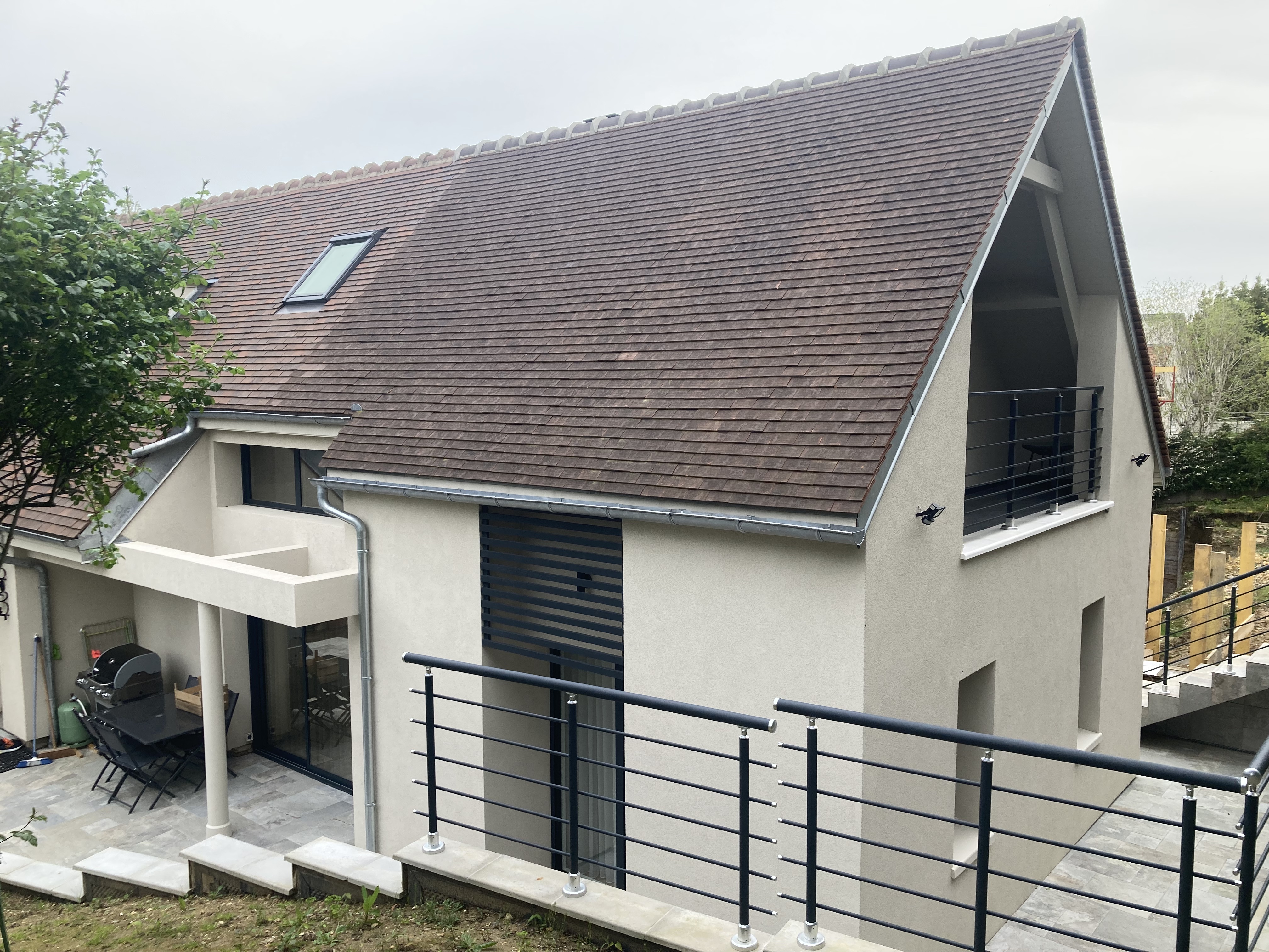 Pourquoi la surélévation séduit aujourd’hui, et pourquoi un bon architecte fait toute la différence